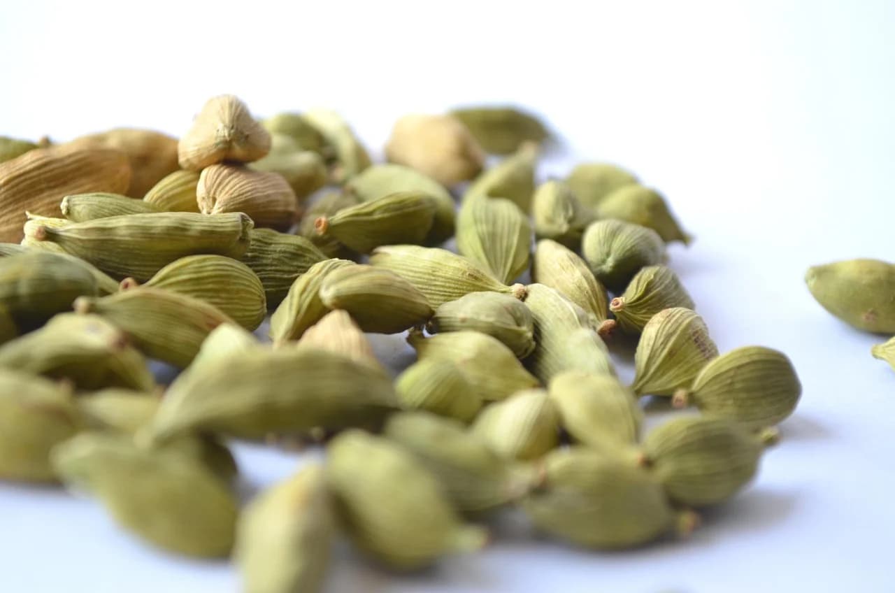 Cardamom Pods (ಏಲಕ್ಕಿ)